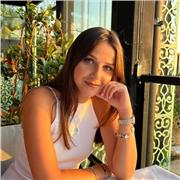 Laureata in mediazione linguistica con specializzazione in criminologia e cyber sicurezza, offro lezioni di inglese, spagnolo, sociologia, italiano, eccc